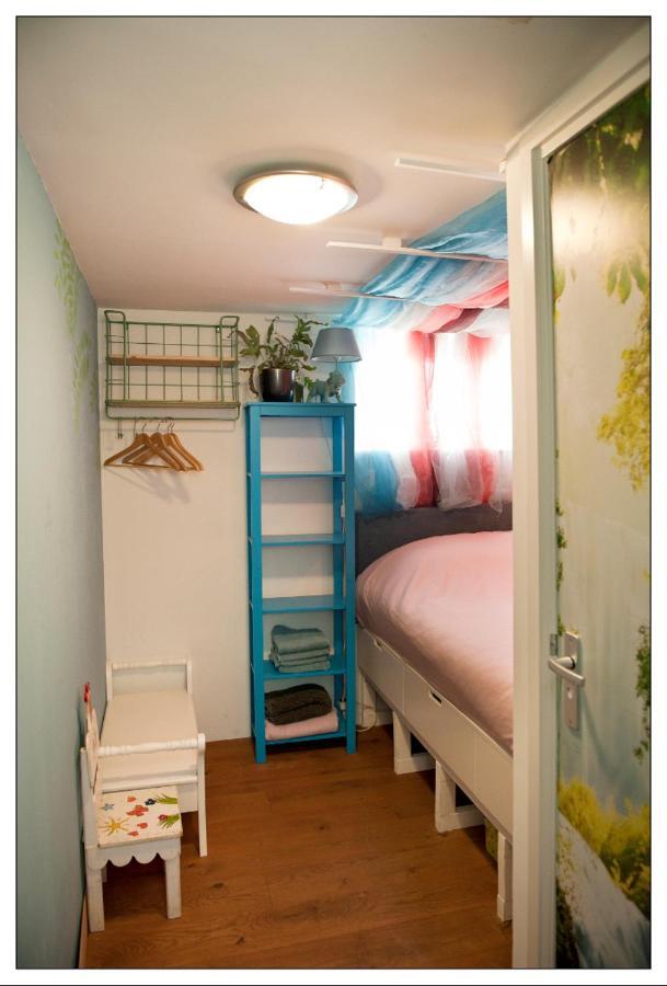 Private Guesthouse Bnb The Waterhouse Houseboat Amsterdam Exteriör bild