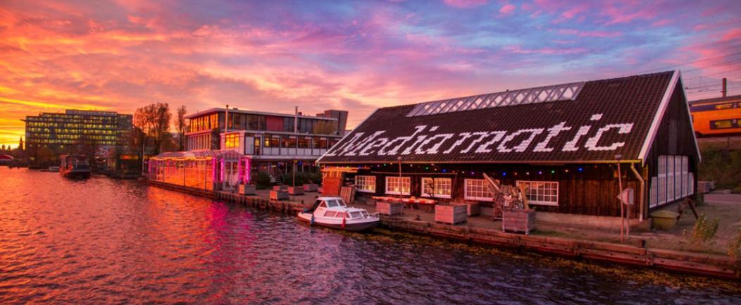 Private Guesthouse Bnb The Waterhouse Houseboat Amsterdam Exteriör bild