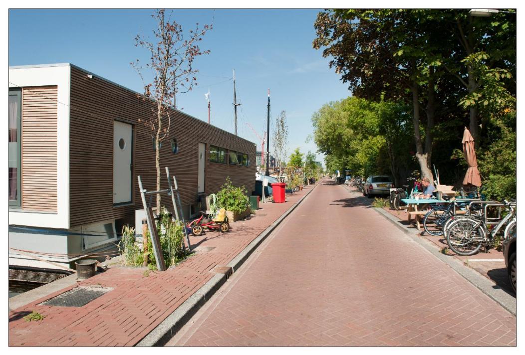 Private Guesthouse Bnb The Waterhouse Houseboat Amsterdam Exteriör bild